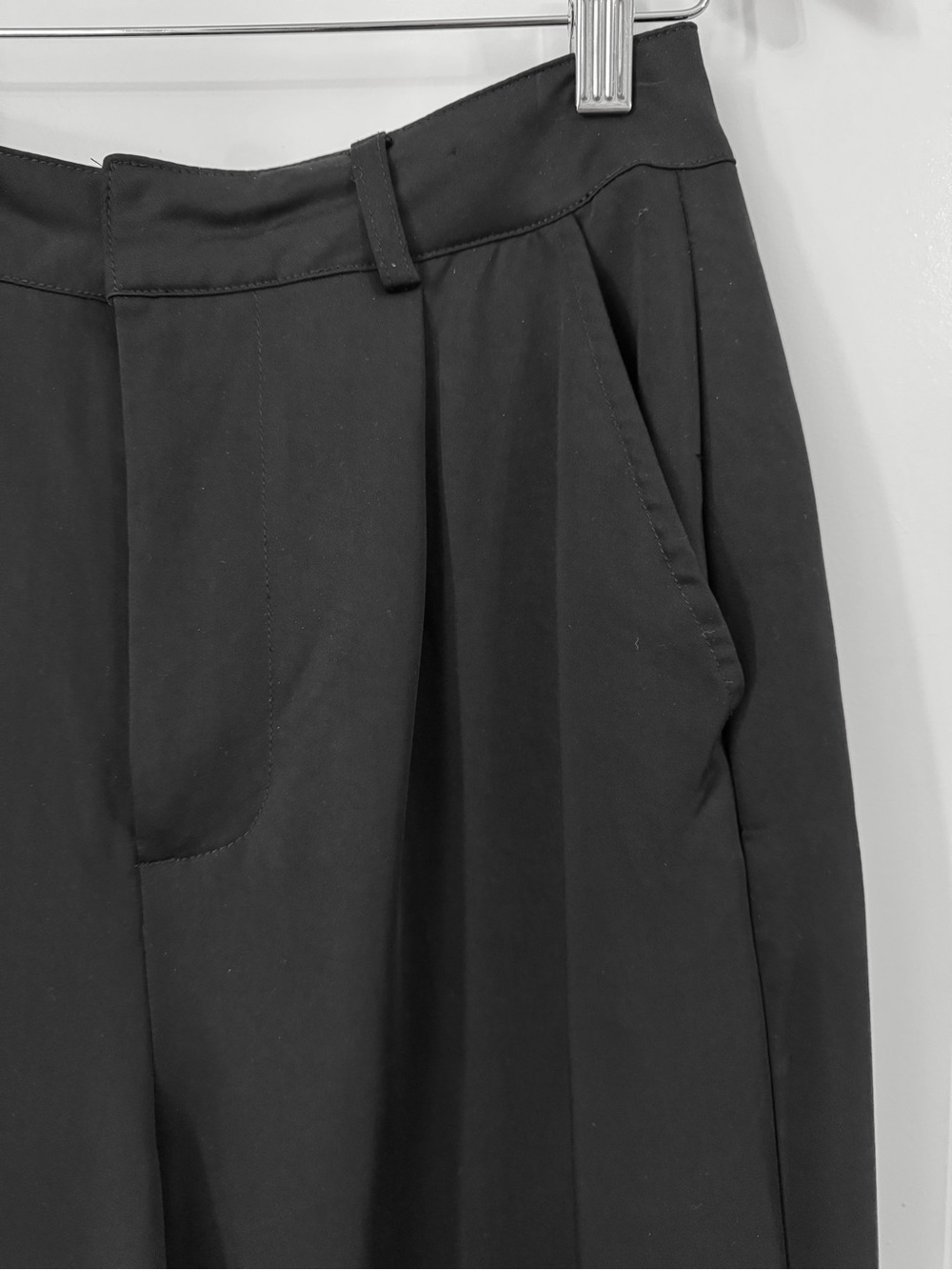 7 for all Mankind Black Wide-Leg Dress Pants with pleats pockets, rayon, Small - Picture 3 of 10